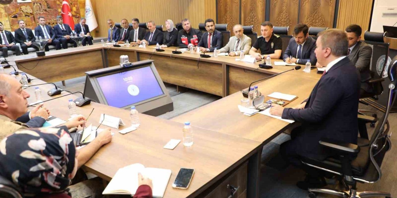 Vali Aydoğdu, birim amirleriyle toplantı yaptı