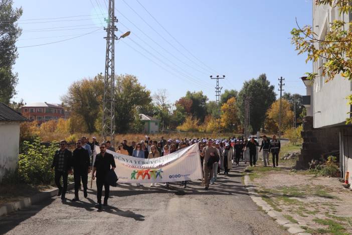 Kars’ta sağlıklı yaşam yürüyüşü yapıldı