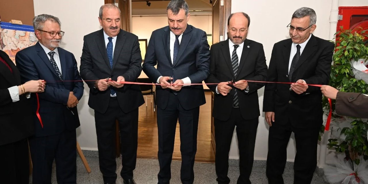 Vali Çiftçi, Müzehhip Sadrettin Er’in kişisel sergisini gezdi