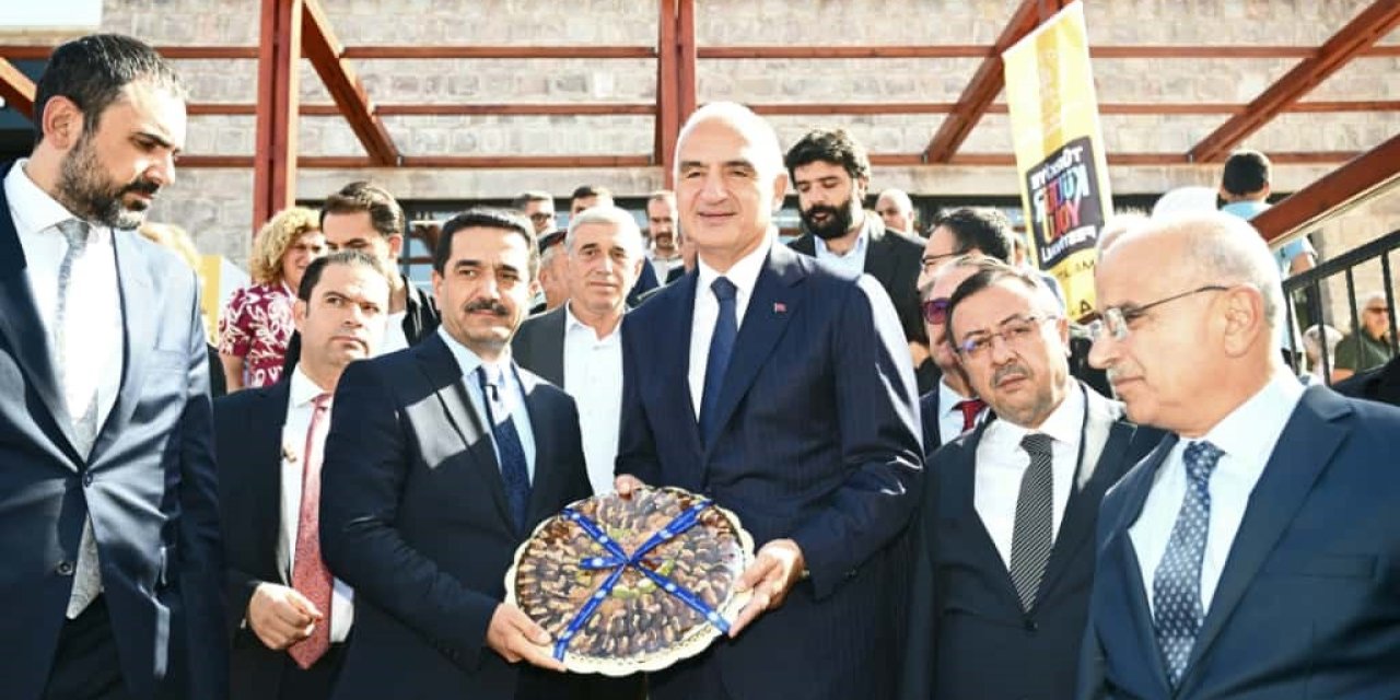 Bakan Ersoy, Battalgazi’nin seramik eserlerini inceledi