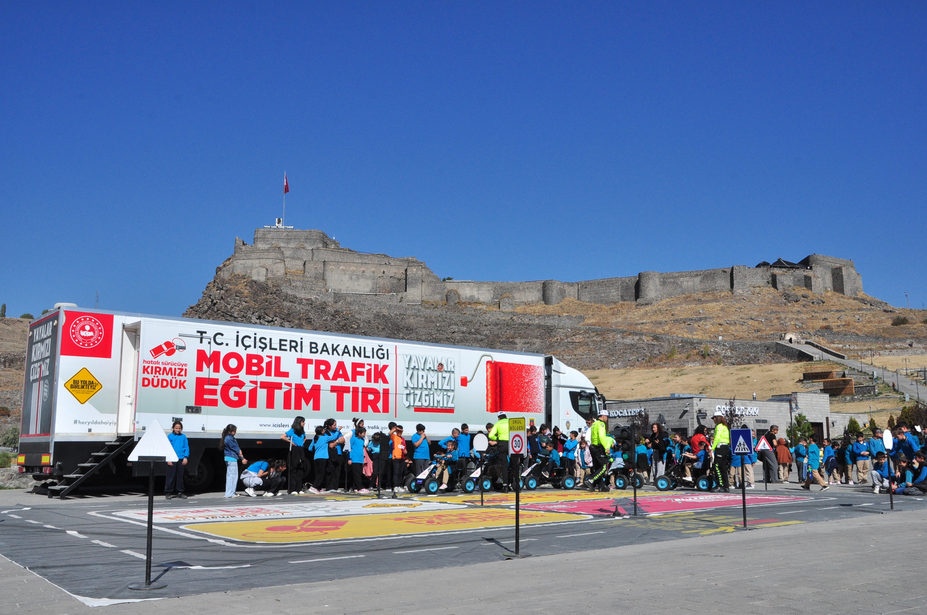 Mobil Trafik Eğitim TIR'ında öğrencilere eğitim verildi