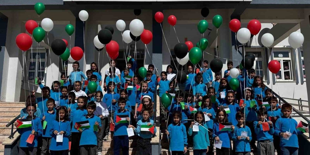 Van’da öğrenciler Filistin için tek yürek oldu