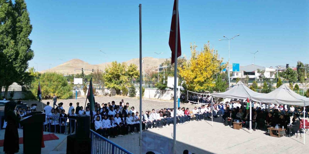 Patnos’ta öğrenciler Filistin için tek yürek oldu