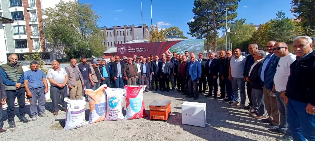 Kağızman'da selzede çiftçiye tohum ve kovan desteği