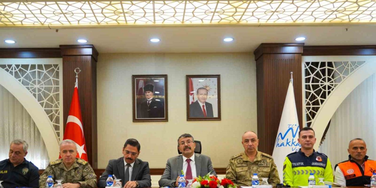Hakkari Valisi Çelik trafik güvenliği toplantısına katıldı