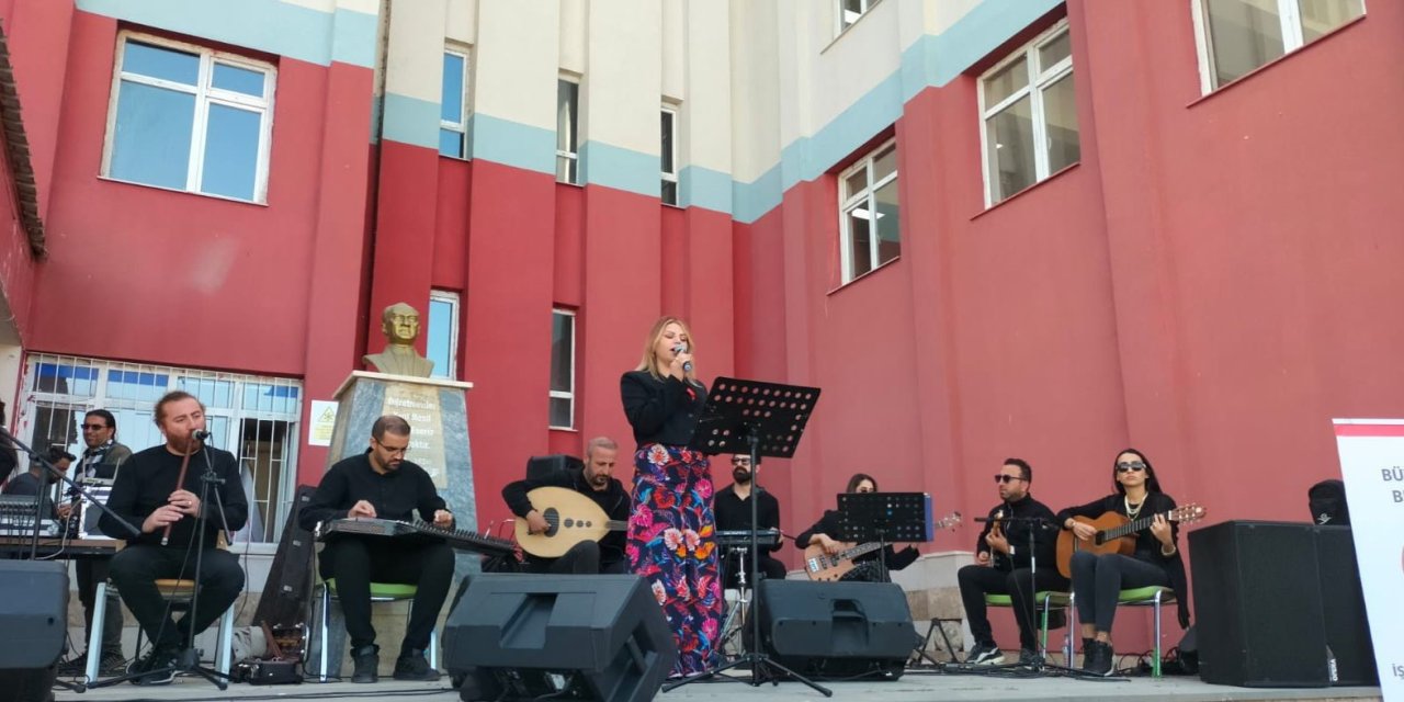 Van Büyükşehir Belediyesinden unutulmaz konser