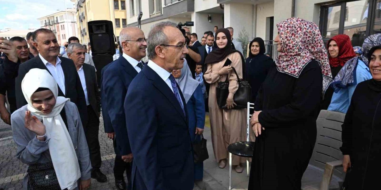 Malatya’da bin 130 konutun anahtarları hak sahiplerine teslim edildi