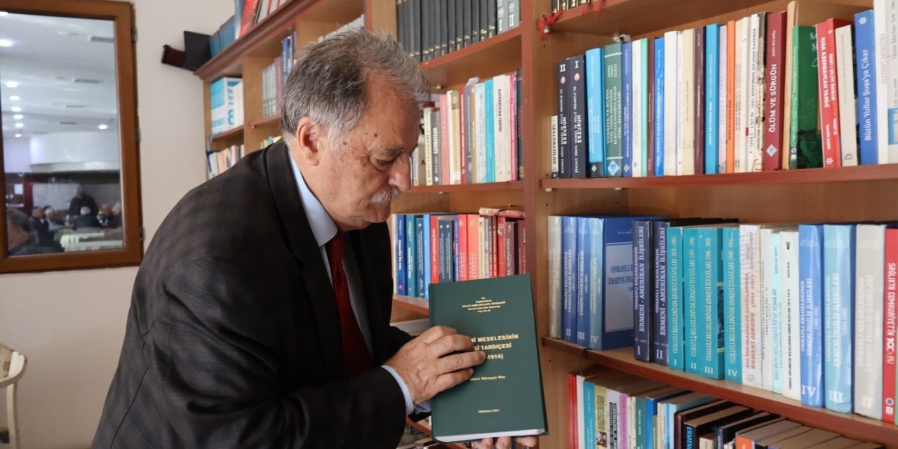 Prof. Dr. Erol Kürkçüoğlu’ndan Erzurum Öğretmenevi’ne kütüphane desteği