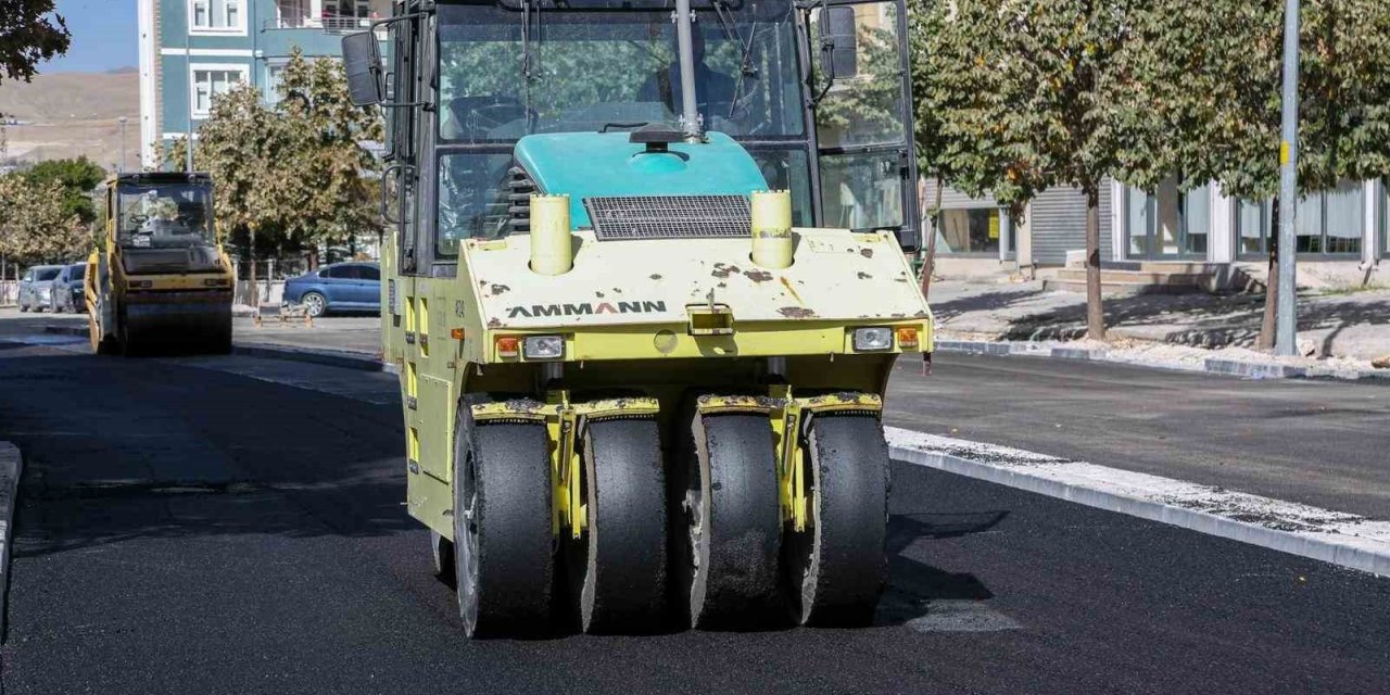 Polatoğlu Sokak’ta asfalt serimi tamamlandı