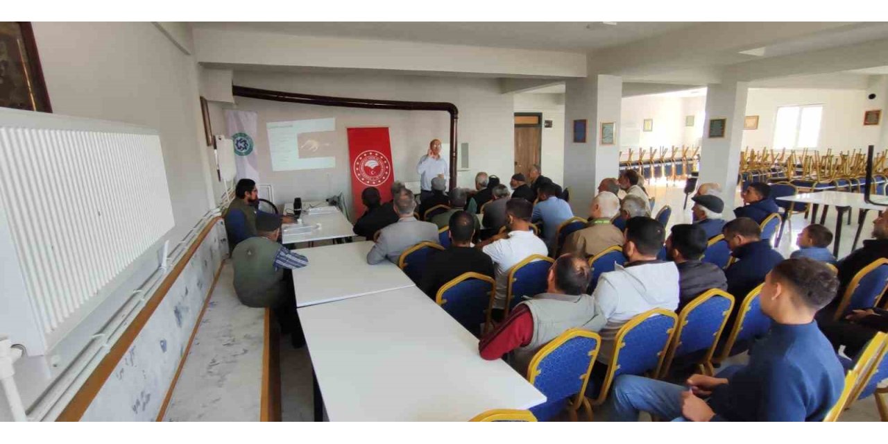 Kars’ta hayvan yetiştiriclerine şarbon hastalığı ve korunma yöntemleri anlatılıyor