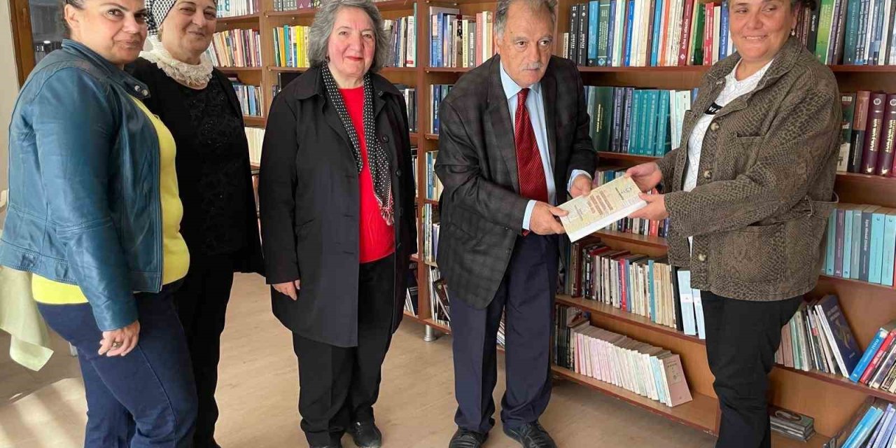 Bir ömrün bilgisi raflarda: Kürkçüoğlu’ndan 800 kitaplık bağış