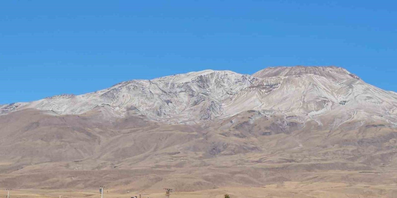 Süphan Dağı beyaza büründü