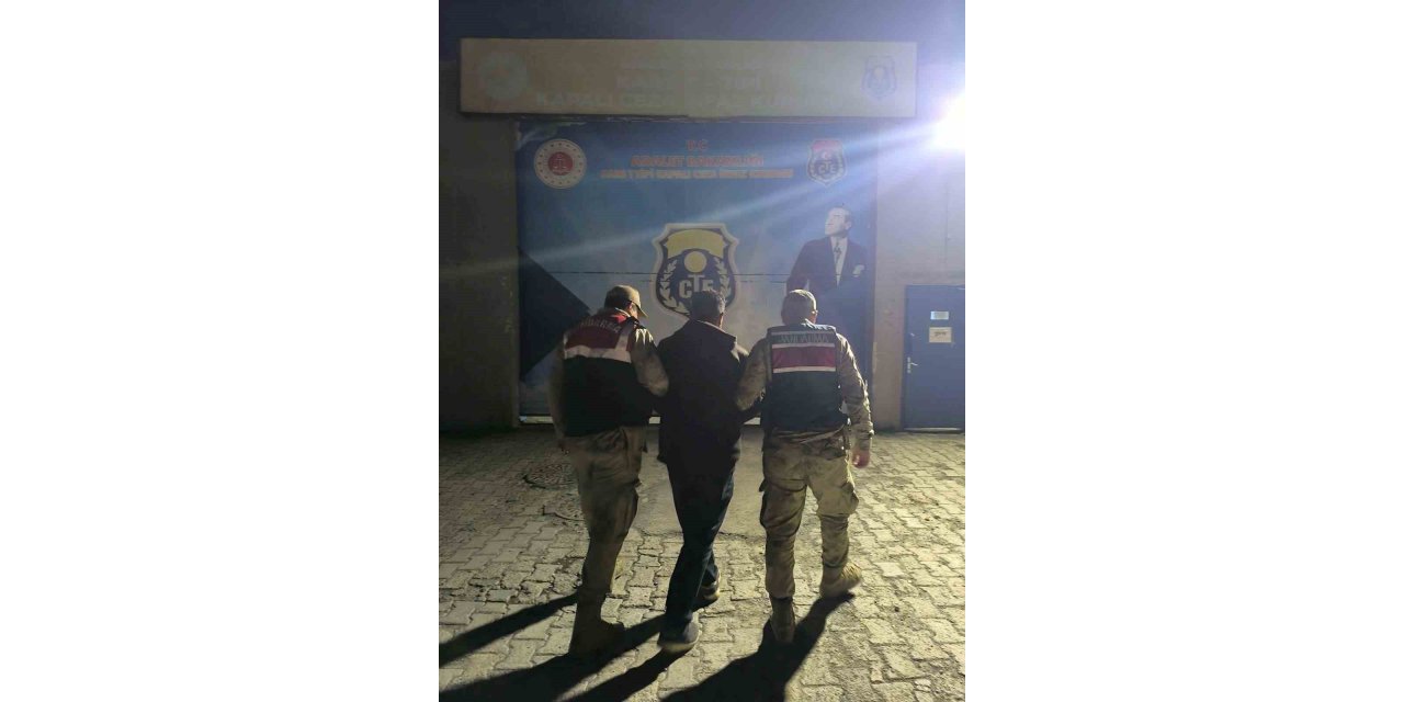 Dolandırıcılıktan aranıyordu Kars’ta jandarma yakaladı