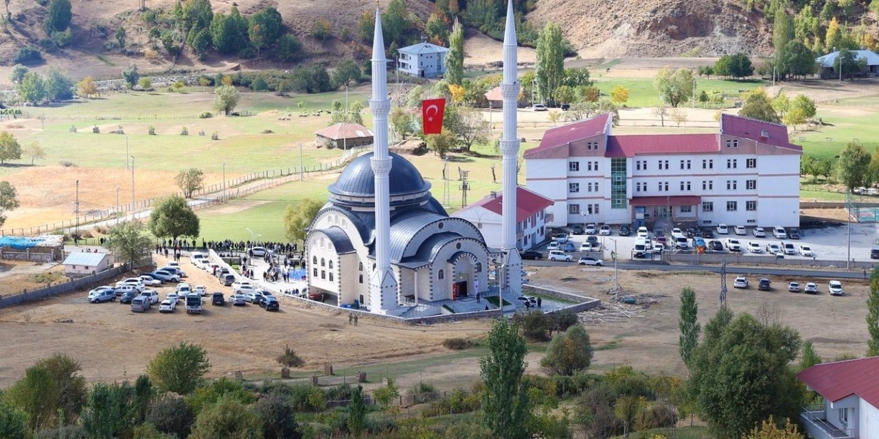 Muş’ta Üçevler Köyü Camisi ibadete açıldı