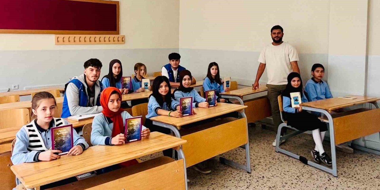 Gençlik Merkezi’nden öğrencilerle kitap okuma etkinliği