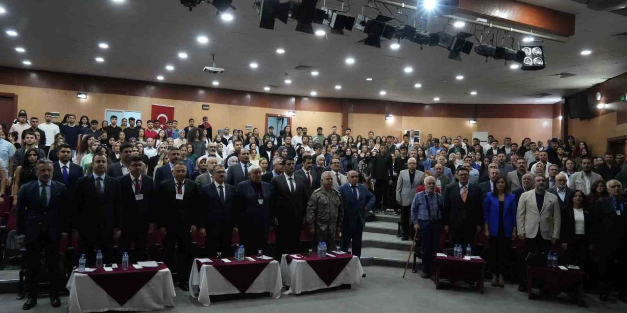 Iğdır Üniversitesi Rektörü Prof. Dr. Gürel: "Dede Korkut Türk milletinin hafızasında ortak bir ilminde yaşayan efsanevi bir kimliktir"