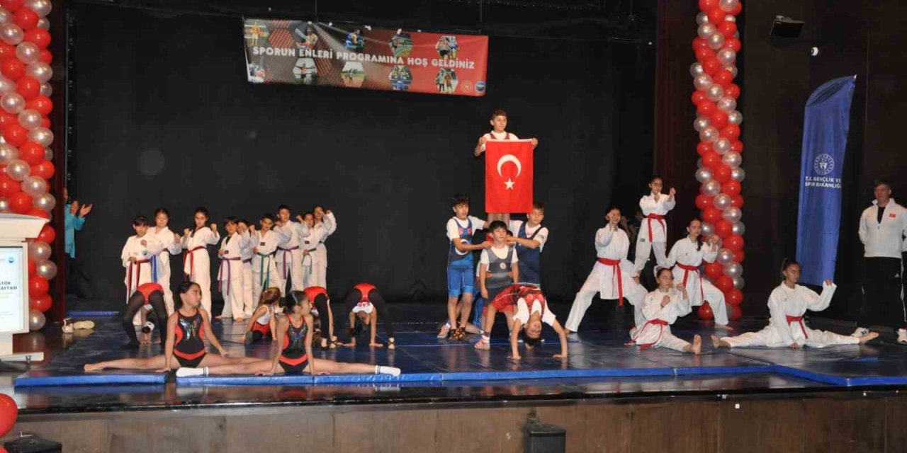 Kars’ta sporun enleri ödüllendirildi