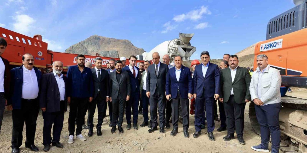 Vali Usta, AFAD konutlarını inceledi