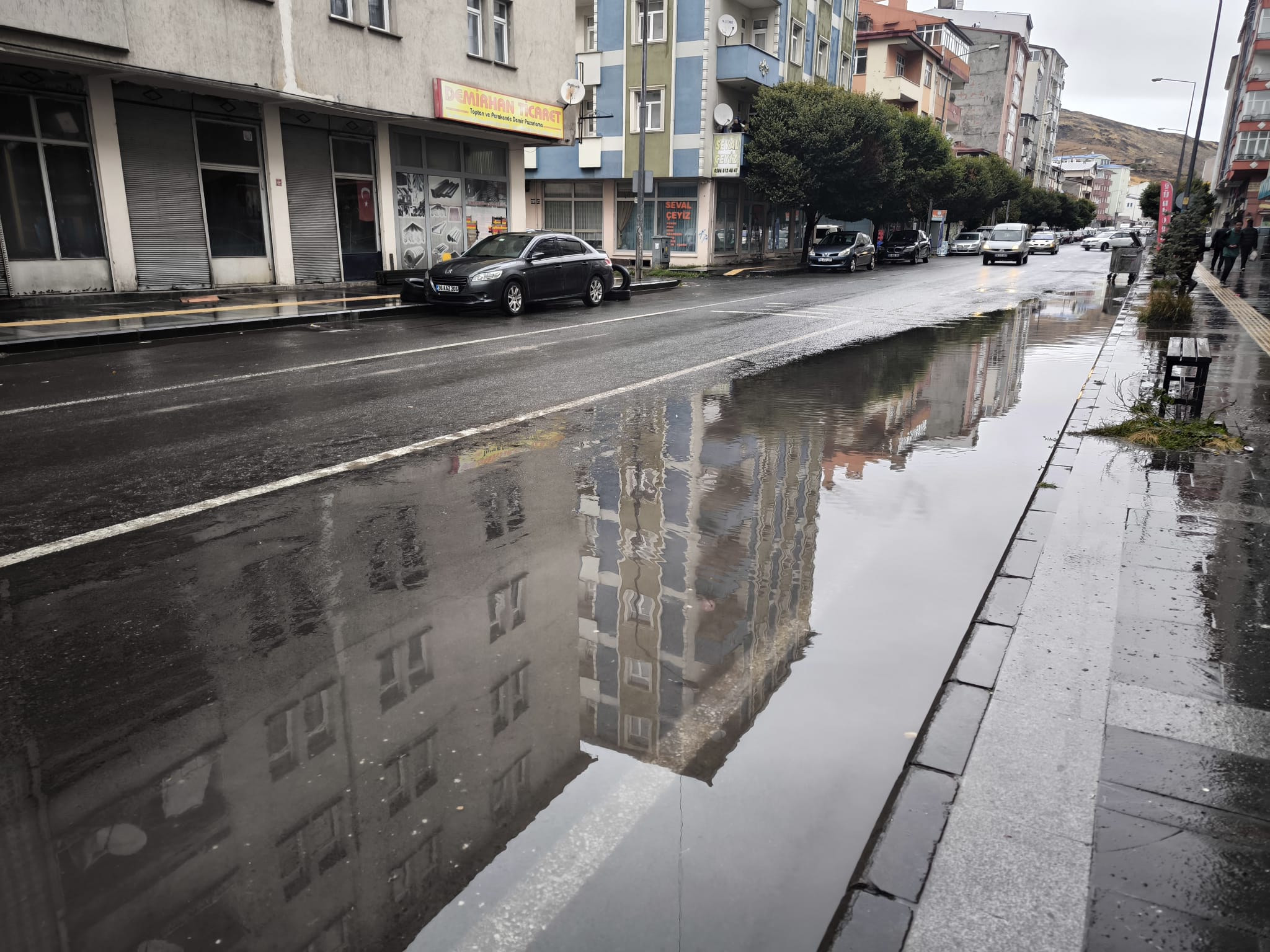 Kars'ta sağanak yağış hayatı olumsuz etkiledi