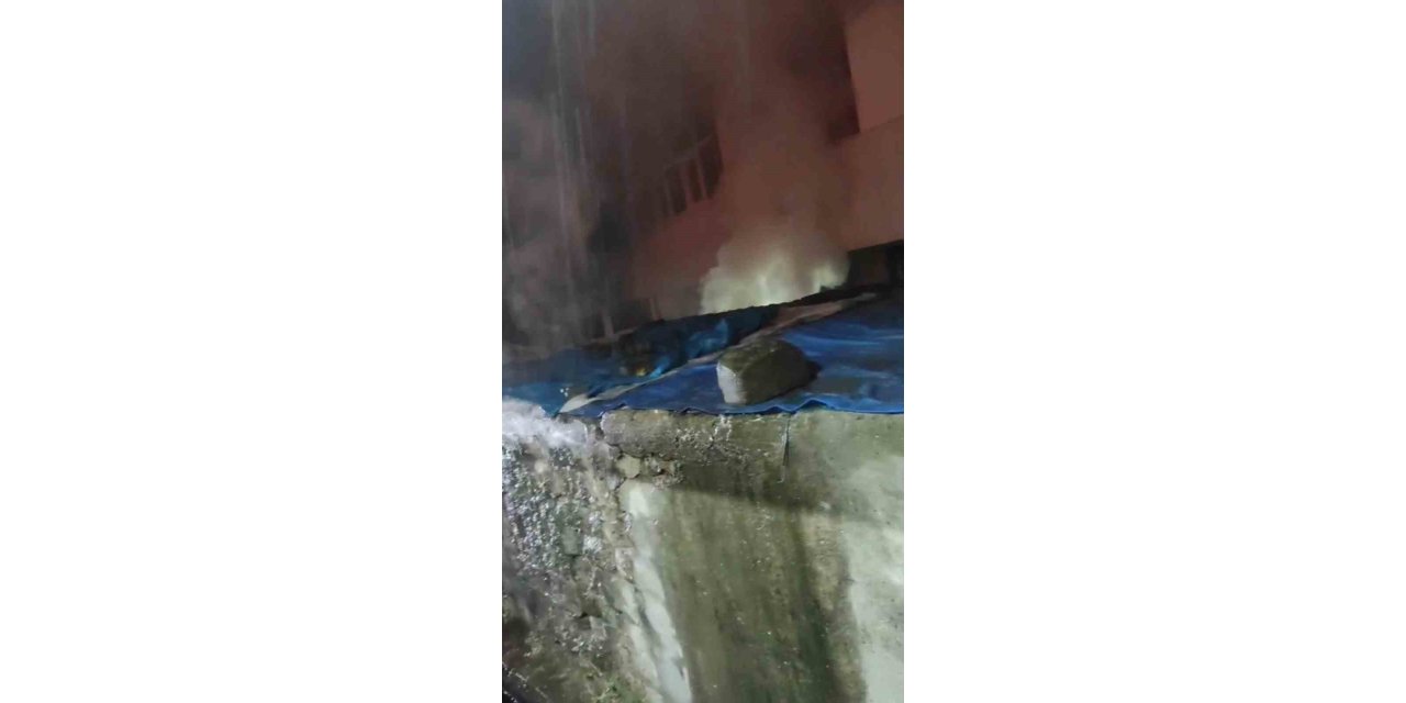 Metruk binada çıkan yangın söndürüldü