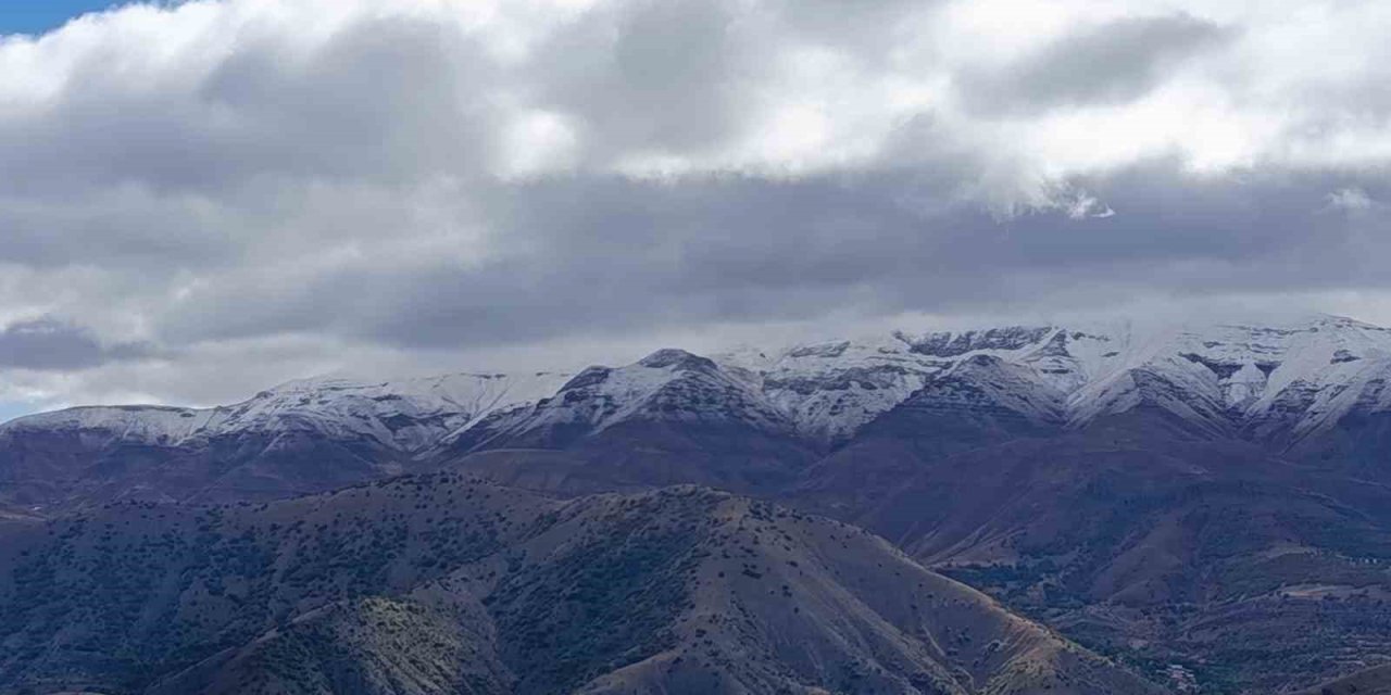 Malatya’da yüksek rakımlı bölgelere mevsimin ilk karı düştü