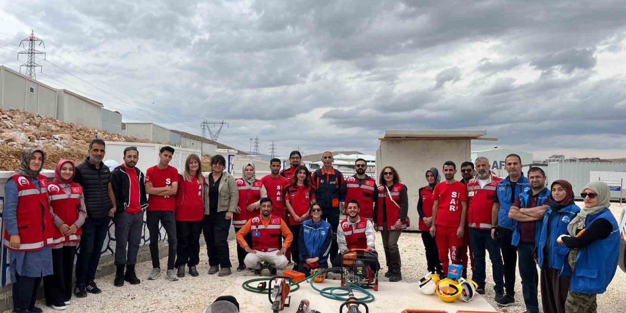 Elazığ’da arama kurtarma eğitimleri sürüyor