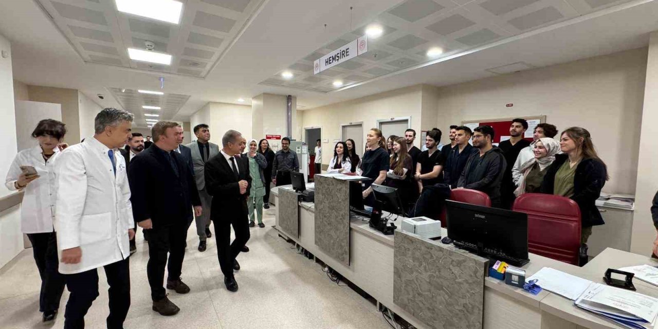 Vali Aydoğdu, hastaları ziyaret etti