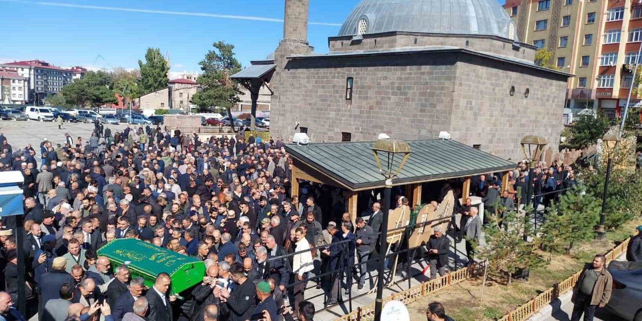 MHP’li eski başkan son yolculuğuna uğurlandı