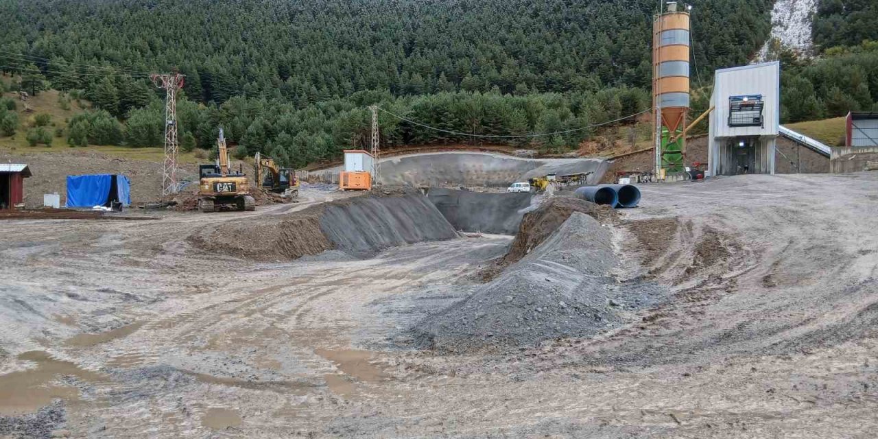 Ilgar dağı tünelinde çalışmalar iki ayrı noktadan sürdürülüyor