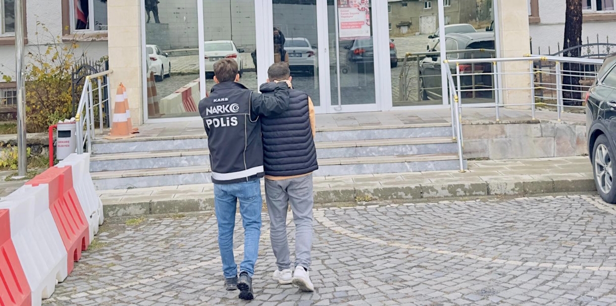 Kars'ta aracında uyuşturucu çıkan uzman çavuş tutuklandı