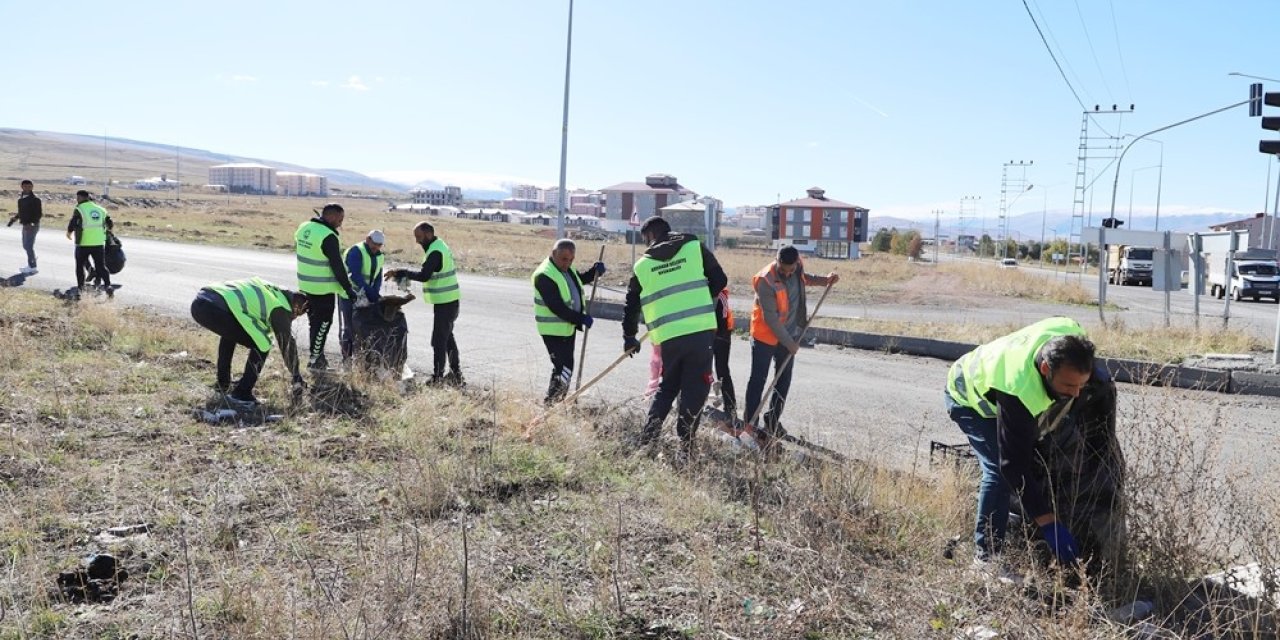 Belediye ekiplerinin temizlik seferberliği sürüyor
