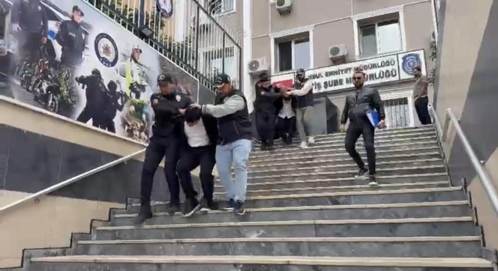 İstanbul'da hırsızlık yaptılar; Ağrı'ya gitmeden Kars'ta yakalandılar