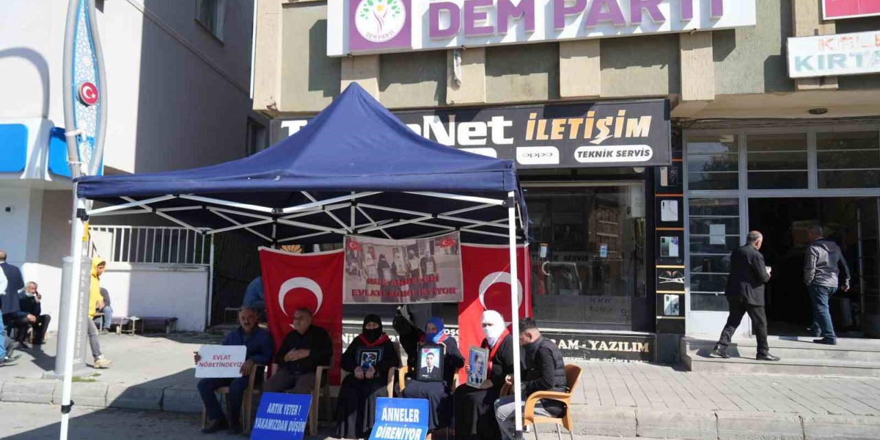 Muş’ta annelerin evlat nöbeti devam ediyor