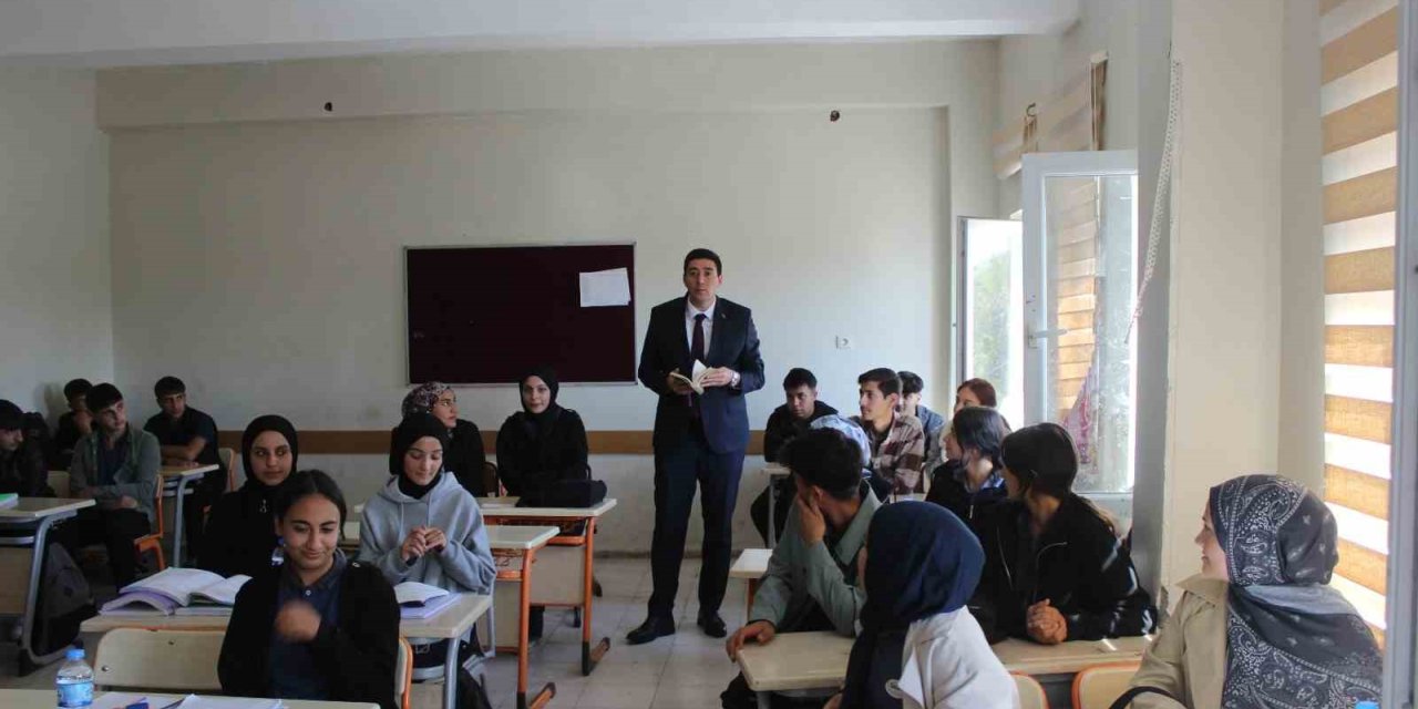 Kaymakam Erdoğan, öğrenciler ve öğretmenlerle bir araya geldi