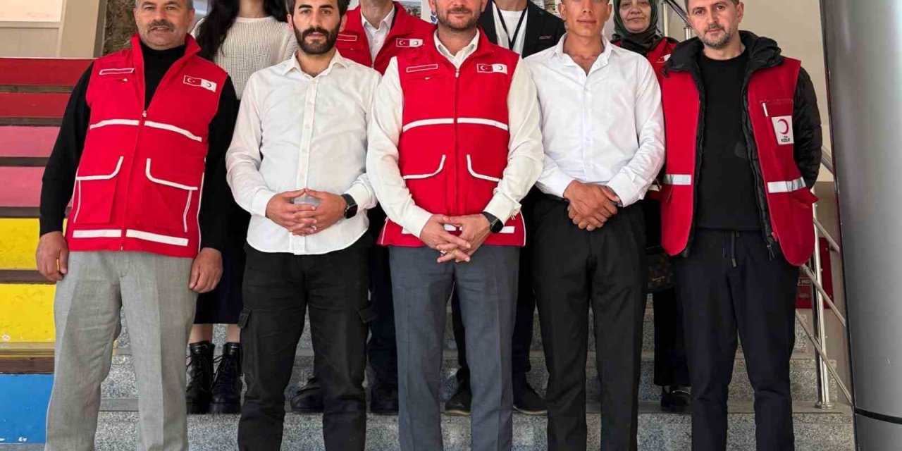 ETÜ öğrencilerinden anlamlı destek: "Gazze’ye nefes ol" kampanyasıyla Kızılay’a bağış