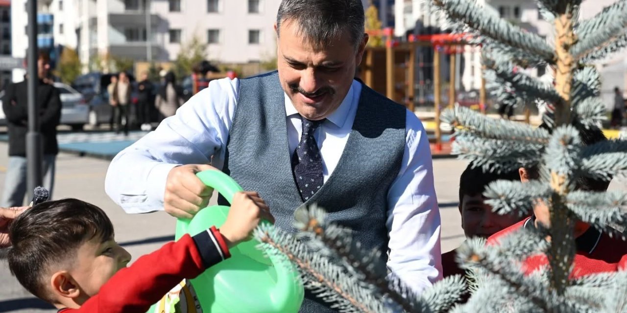 Ömer Duygun İlkokulu’nda fidan dikim etkinliği