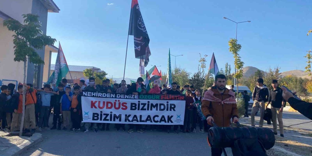 Ağrı’da Gazze ve Aksa Tufanı’na destek yürüyüşü düzenlendi