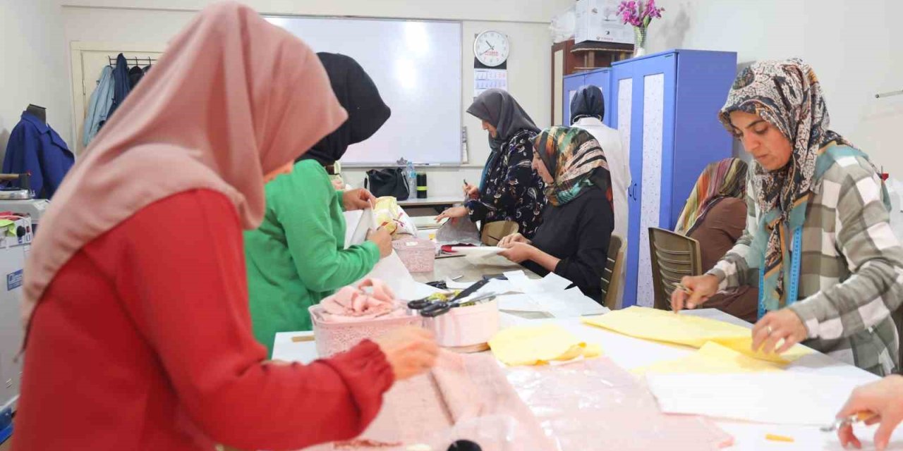 Elazığ’da kadınlardan giyim ve üretim teknolojisi kursuna yoğun ilgi