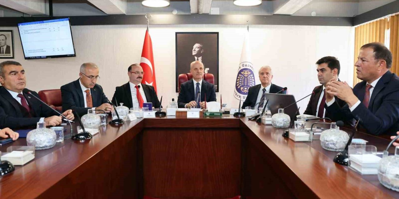 YÖK Başkanı Prof. Dr. Erol Özvar, Atatürk Üniversitesi Senato toplantısına katıldı