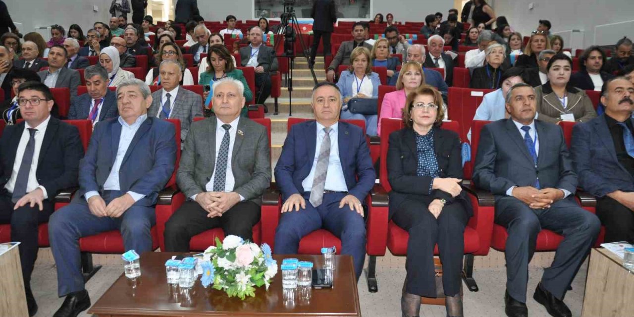 Kars’ta ‘Türk Dünyası’nda Azerbaycan Türkçesi ve Edebiyatı Araştırmaları’ sempozyumu