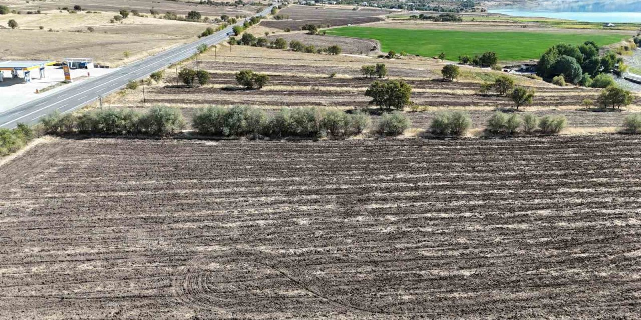 Fransa’dan köyüne döndü, sera kurulumu için çalışmalara başladı