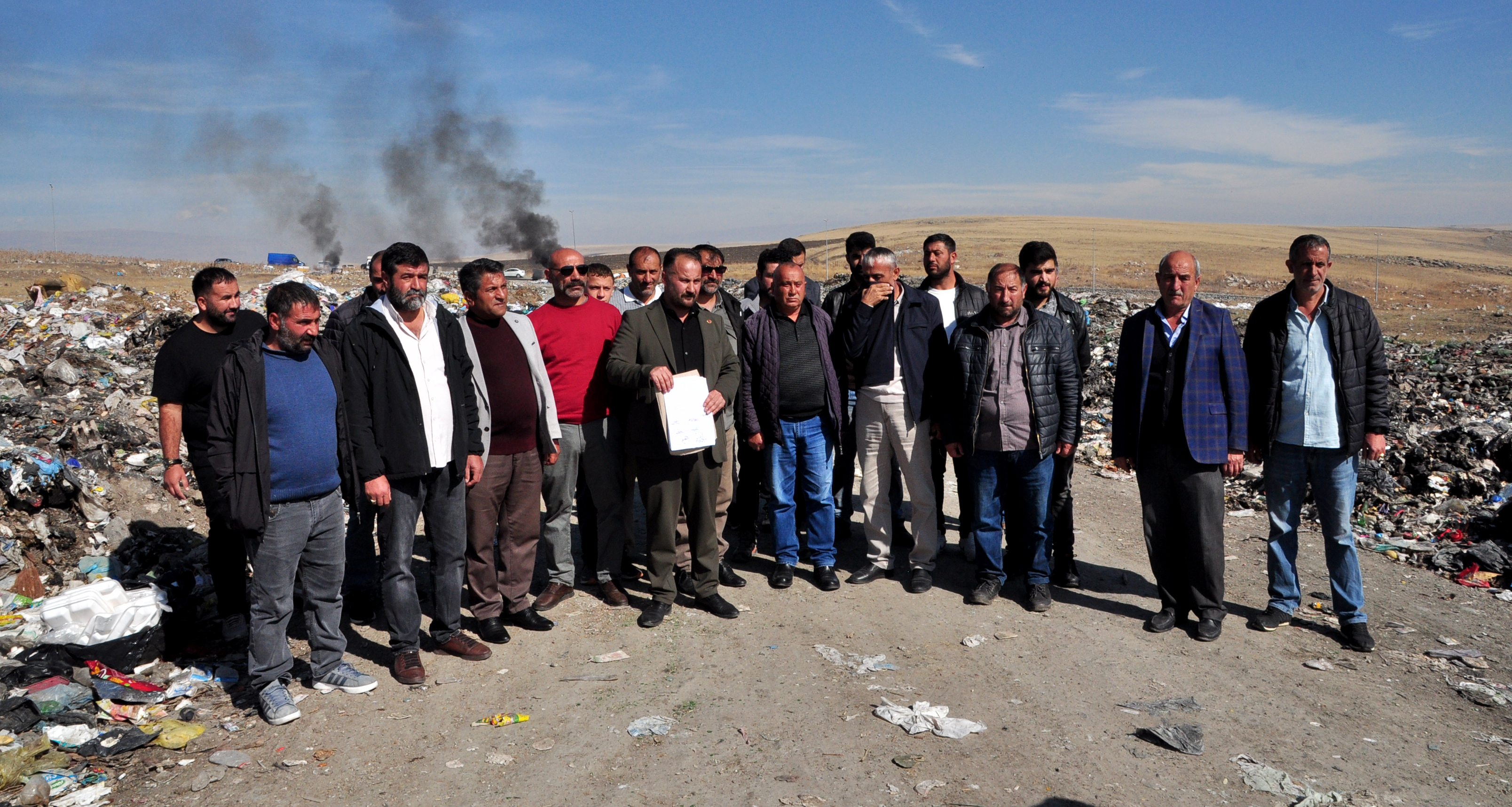 Kars'ta mahalle sakinlerinin çöp isyanı: "Mahallece ölüyoruz"
