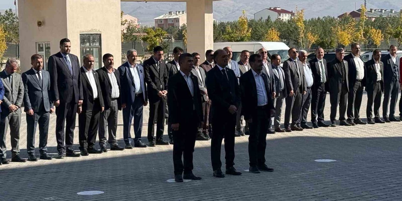 Patnos’ta Muhtarlar Günü’nde Ballı Kutlama