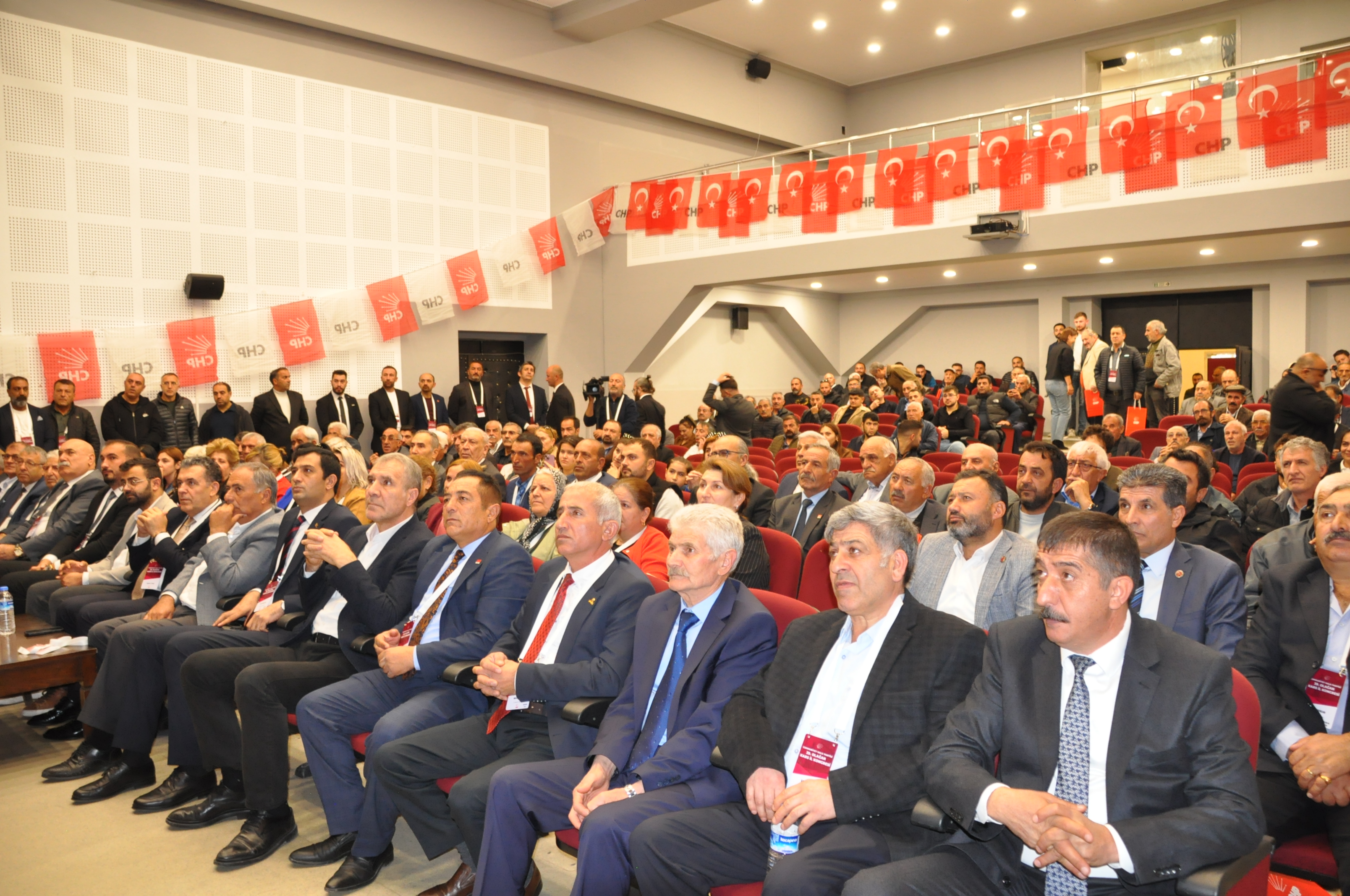 Kars'ta CHP İl Kongresinde gergin anlar