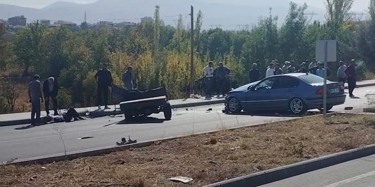 Malatya’da üç aracın karıştığı kazada, 1’i ağır 3 kişi yaralandı