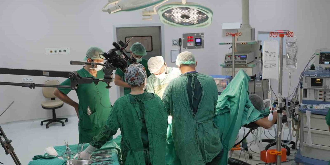 MEAH’ta 14 başarılı ameliyat canlı olarak gerçekleştirildi