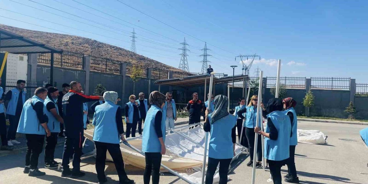 Elazığ’da yangın söndürme ve çadır kurma eğitimi