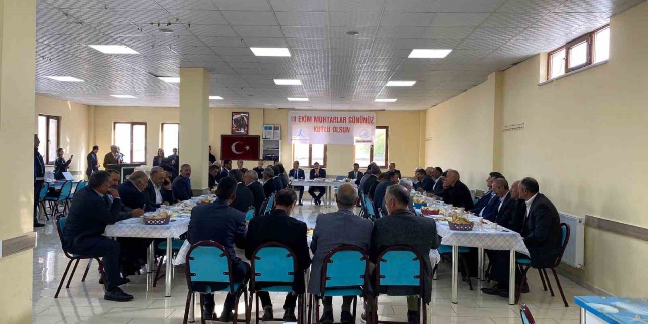 Arpaçay Kaymakamı Akköz muhtarlarla buluştu