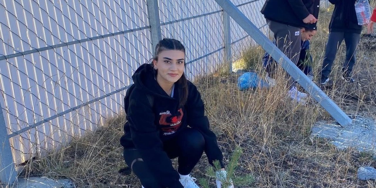 Sarıkamış’ta öğrenciler fidan dikti