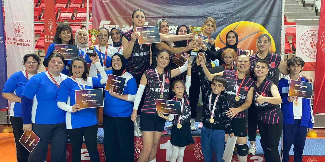 Voleybolda kadınlarda Erzincan Valiliği erkeklerde Milli Eğitim Müdürlüğü şampiyon oldu